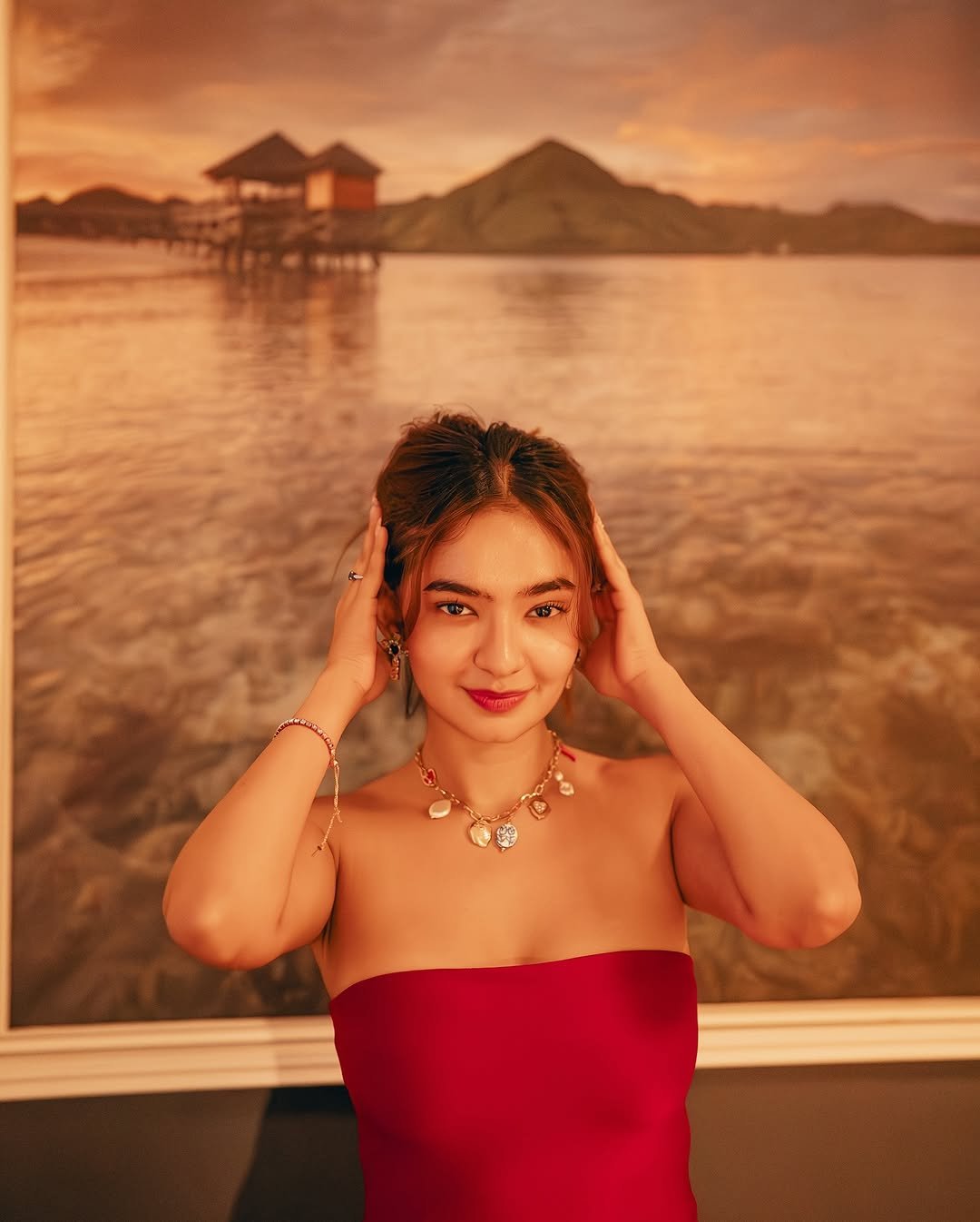 Anushka Sen Striking Red Strapless Dress – Rooftop Night Glam (53)