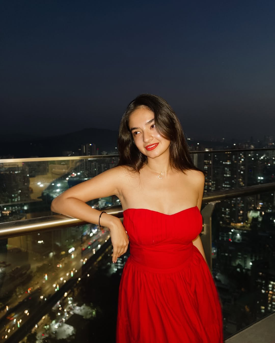 Anushka Sen Striking Red Strapless Dress – Rooftop Night Glam (55)