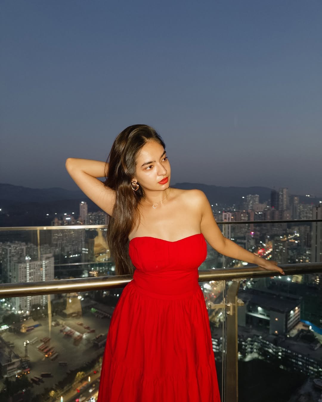 Anushka Sen Striking Red Strapless Dress – Rooftop Night Glam (57)