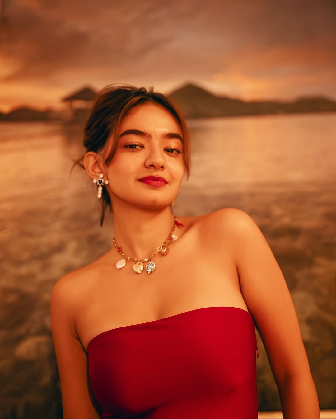 Anushka Sen Striking Red Strapless Dress – Rooftop Night Glam (58)