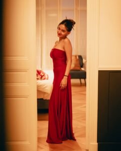 Anushka Sen Striking Red Strapless Dress – Rooftop Night Glam (66)