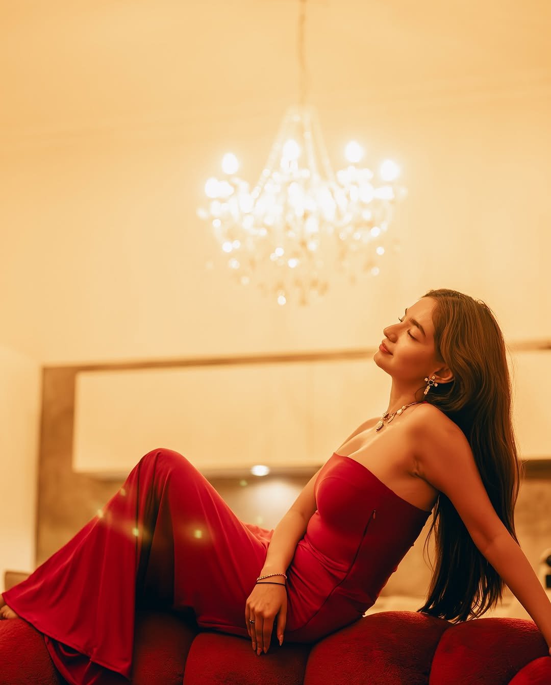 Anushka Sen Striking Red Strapless Dress – Rooftop Night Glam (67)