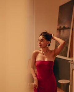 Anushka Sen Striking Red Strapless Dress – Rooftop Night Glam (71)
