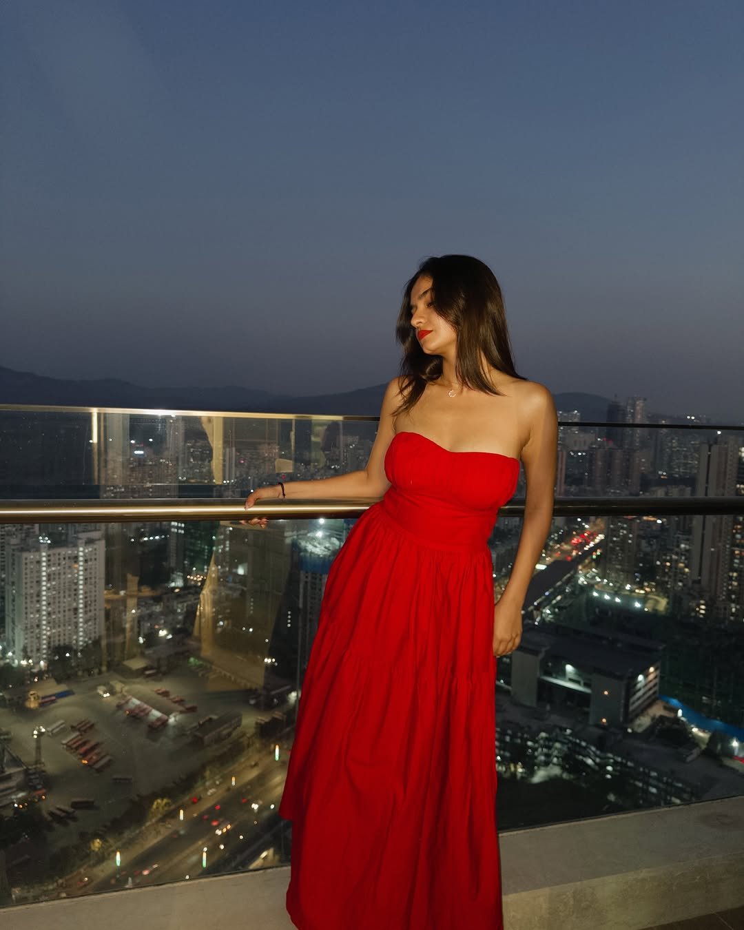 Anushka Sen Striking Red Strapless Dress – Rooftop Night Glam (72)