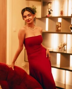 Anushka Sen Striking Red Strapless Dress – Rooftop Night Glam (74)