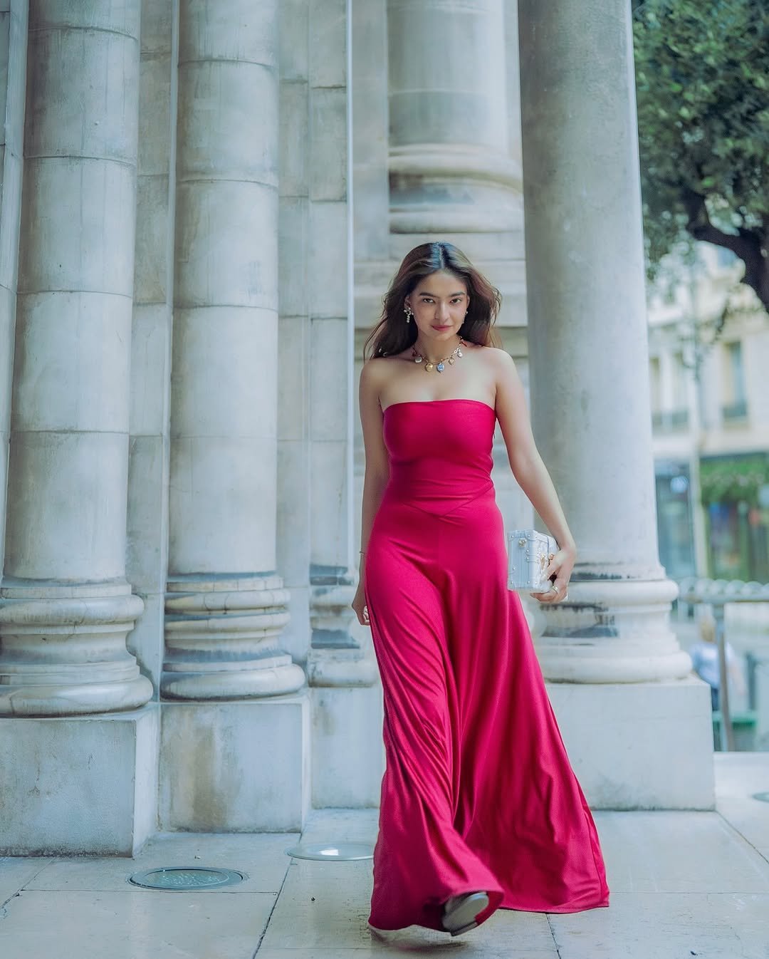 Anushka Sen Striking Red Strapless Dress – Rooftop Night Glam (78)