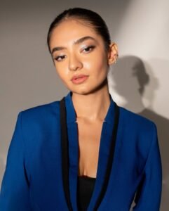 Anushka Sen Stylish Blue Cutout Blazer & Power Suit Photoshoot (10)