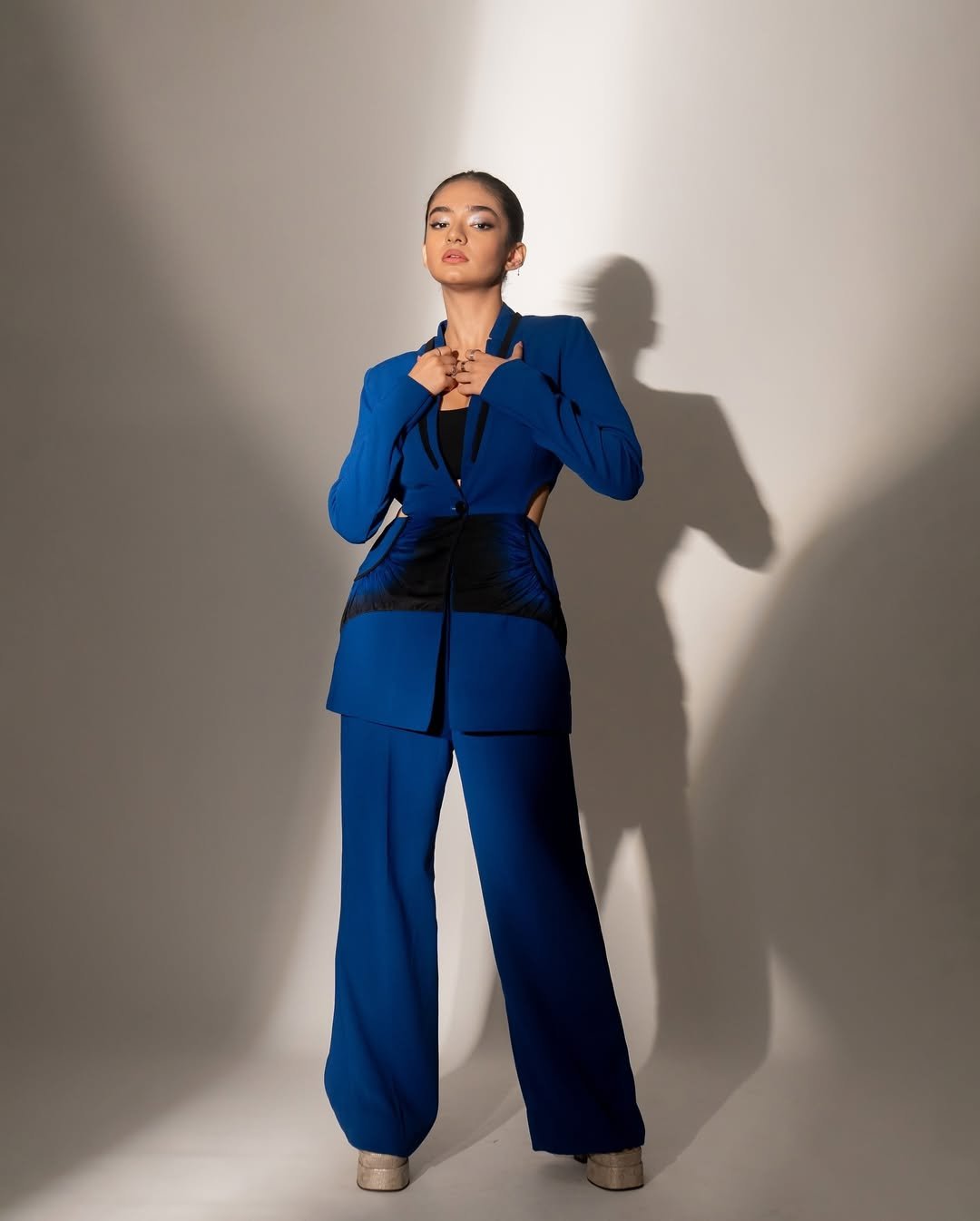 Anushka Sen Stylish Blue Cutout Blazer & Power Suit Photoshoot (13)