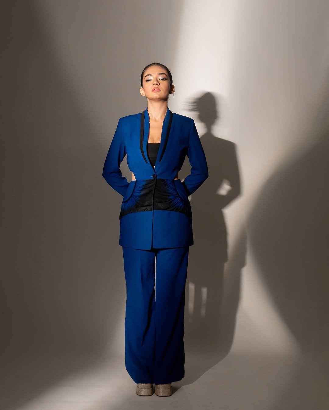 Anushka Sen Stylish Blue Cutout Blazer & Power Suit Photoshoot (18)