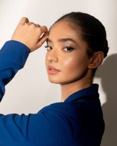 Anushka Sen Stylish Blue Cutout Blazer & Power Suit Photoshoot (2)