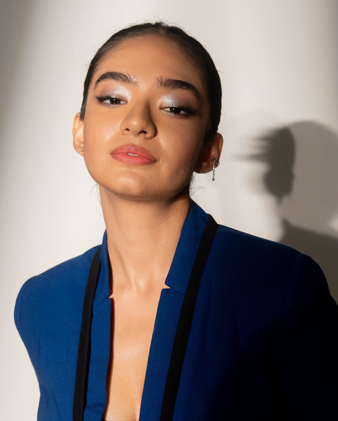 Anushka Sen Stylish Blue Cutout Blazer & Power Suit Photoshoot (25)