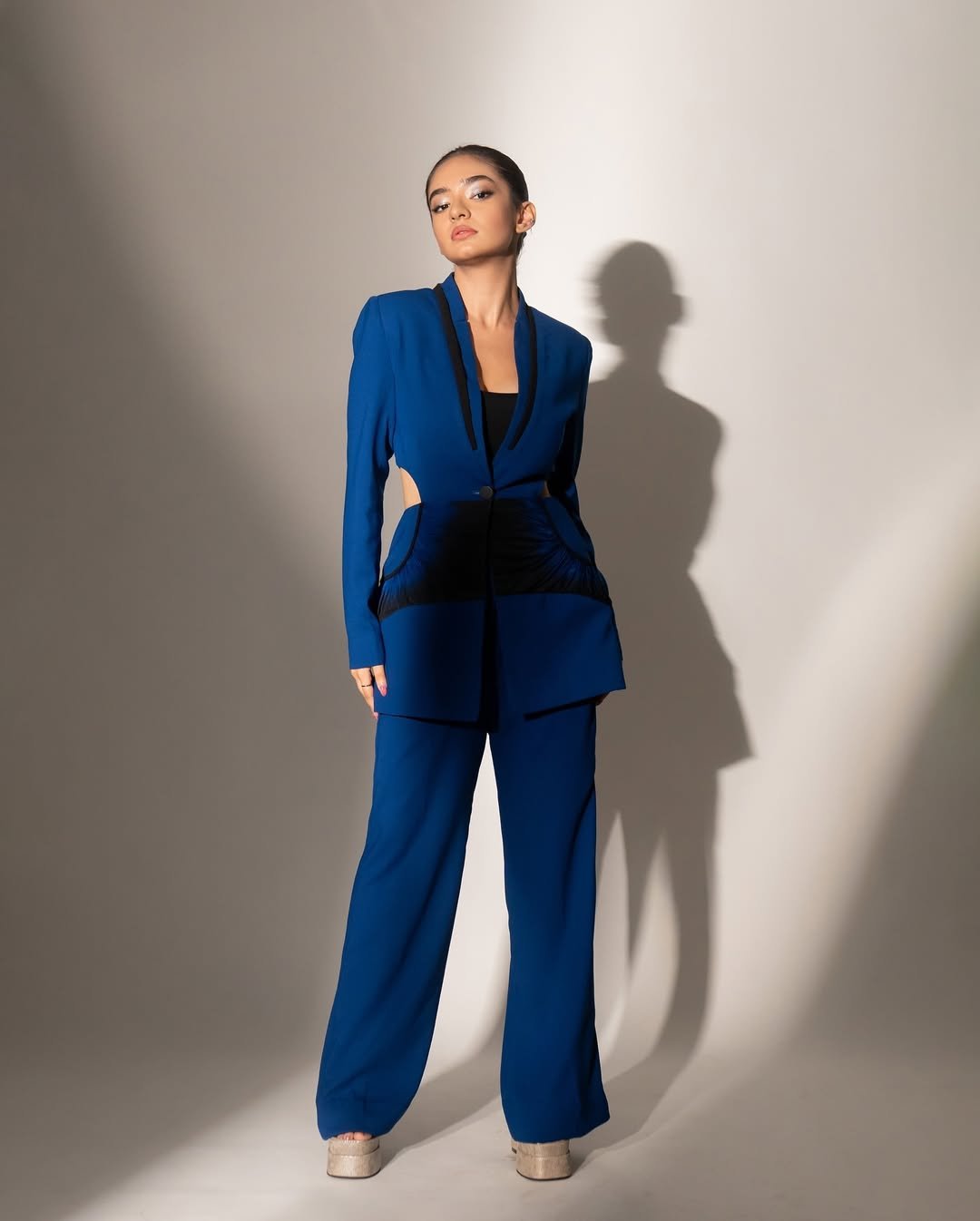 Anushka Sen Stylish Blue Cutout Blazer & Power Suit Photoshoot (7)