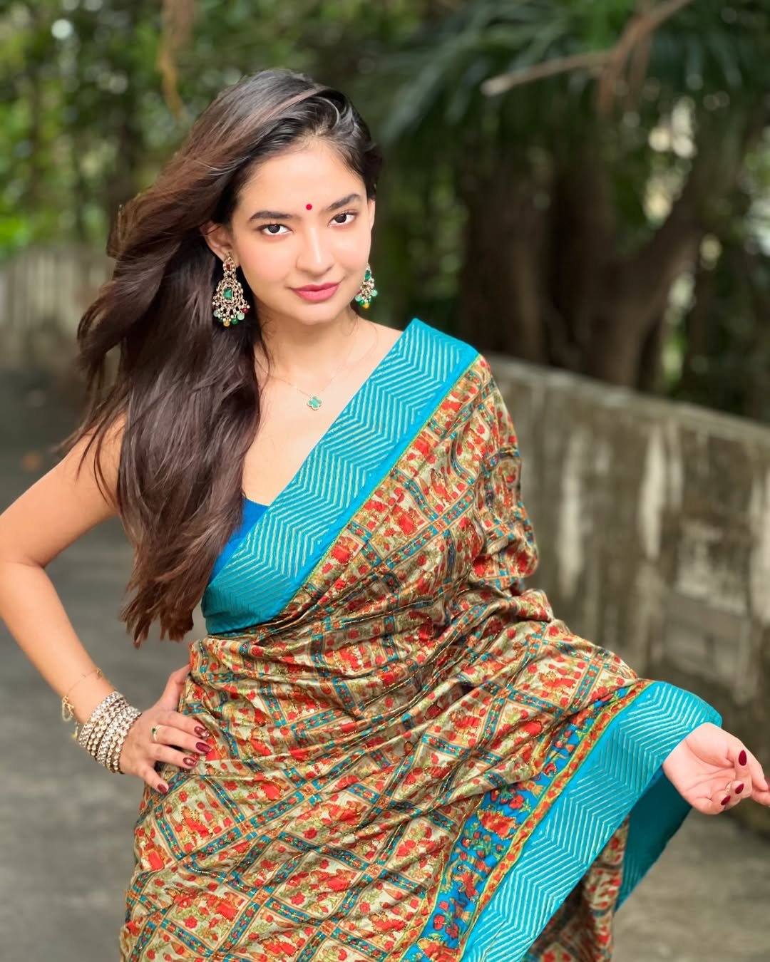 Anushka Sen Traditional Saree Beauty Outdoor Photoshoot (1)