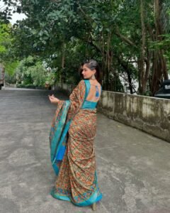 Anushka Sen Traditional Saree Beauty Outdoor Photoshoot (10)