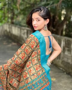 Anushka Sen Traditional Saree Beauty Outdoor Photoshoot (11)