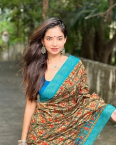 Anushka Sen Traditional Saree Beauty Outdoor Photoshoot (12)