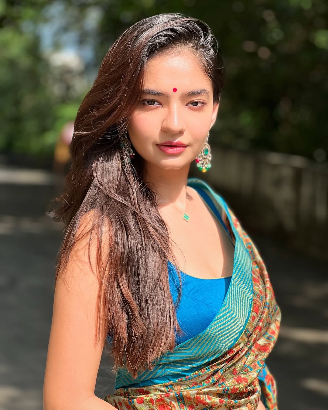 Anushka Sen Traditional Saree Beauty Outdoor Photoshoot (13)