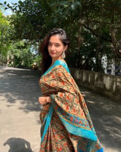 Anushka Sen Traditional Saree Beauty Outdoor Photoshoot (14)