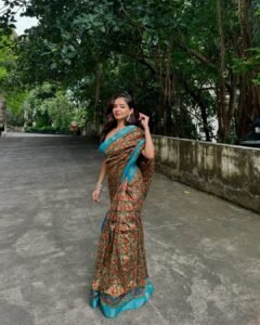 Anushka Sen Traditional Saree Beauty Outdoor Photoshoot (15)