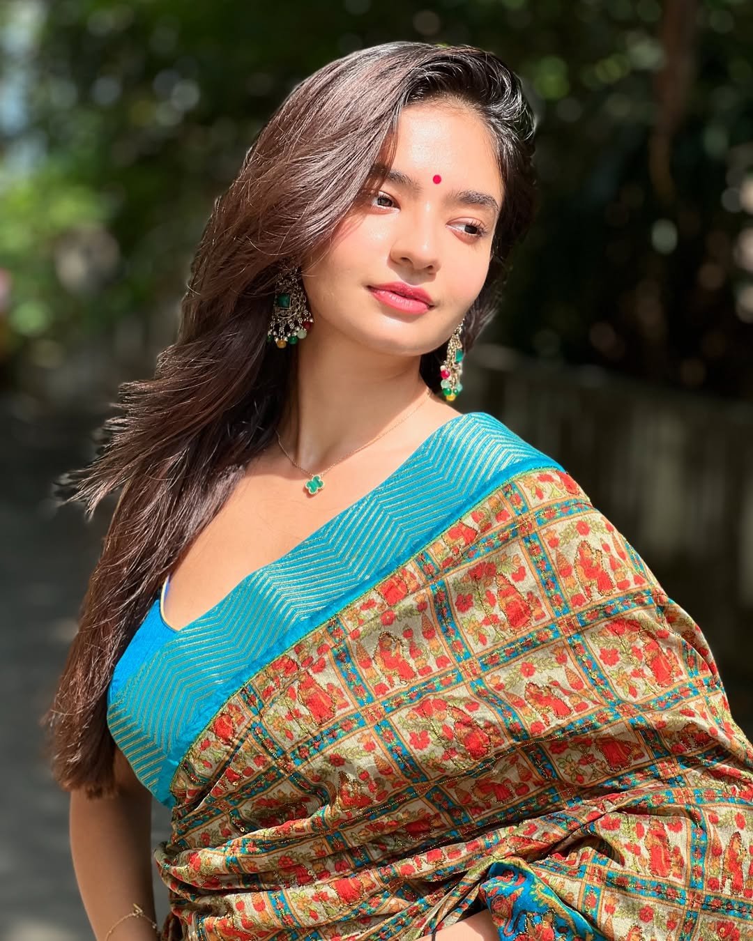 Anushka Sen Traditional Saree Beauty Outdoor Photoshoot (16)