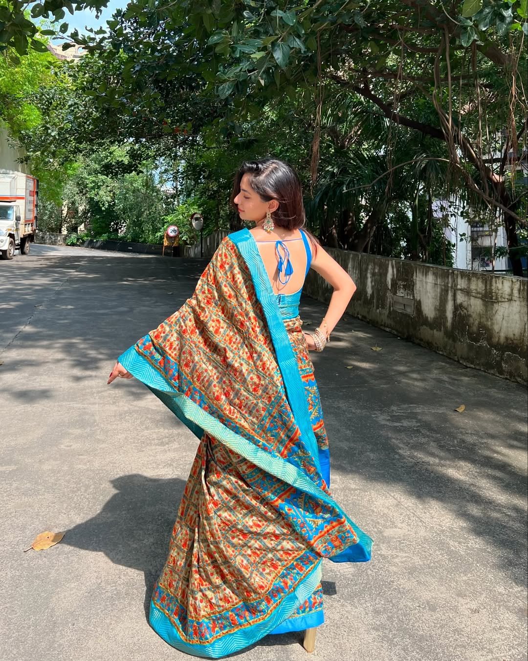 Anushka Sen Traditional Saree Beauty Outdoor Photoshoot (18)