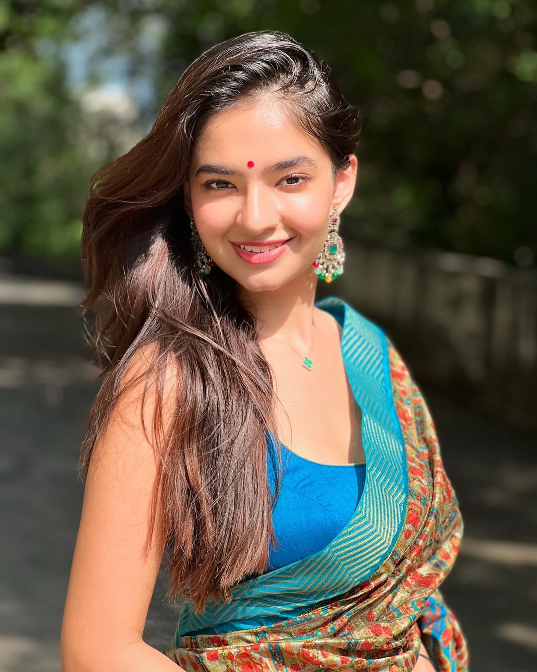 Anushka Sen Traditional Saree Beauty Outdoor Photoshoot (19)