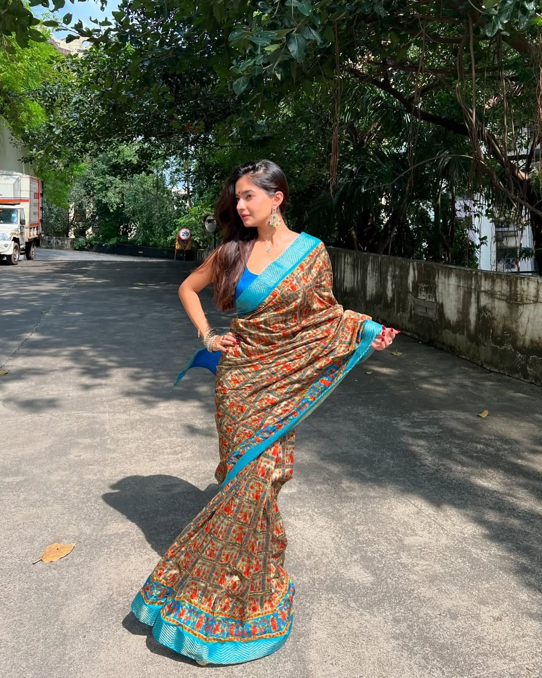 Anushka Sen Traditional Saree Beauty Outdoor Photoshoot (20)