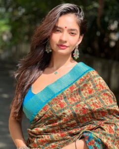 Anushka Sen Traditional Saree Beauty Outdoor Photoshoot (22)