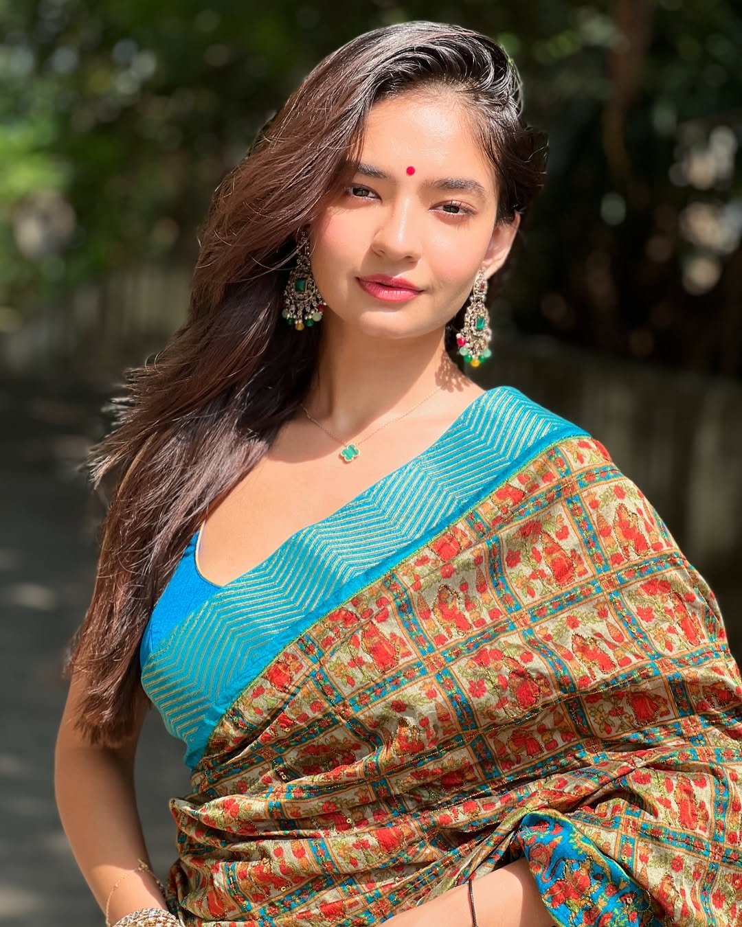 Anushka Sen Traditional Saree Beauty Outdoor Photoshoot (22)