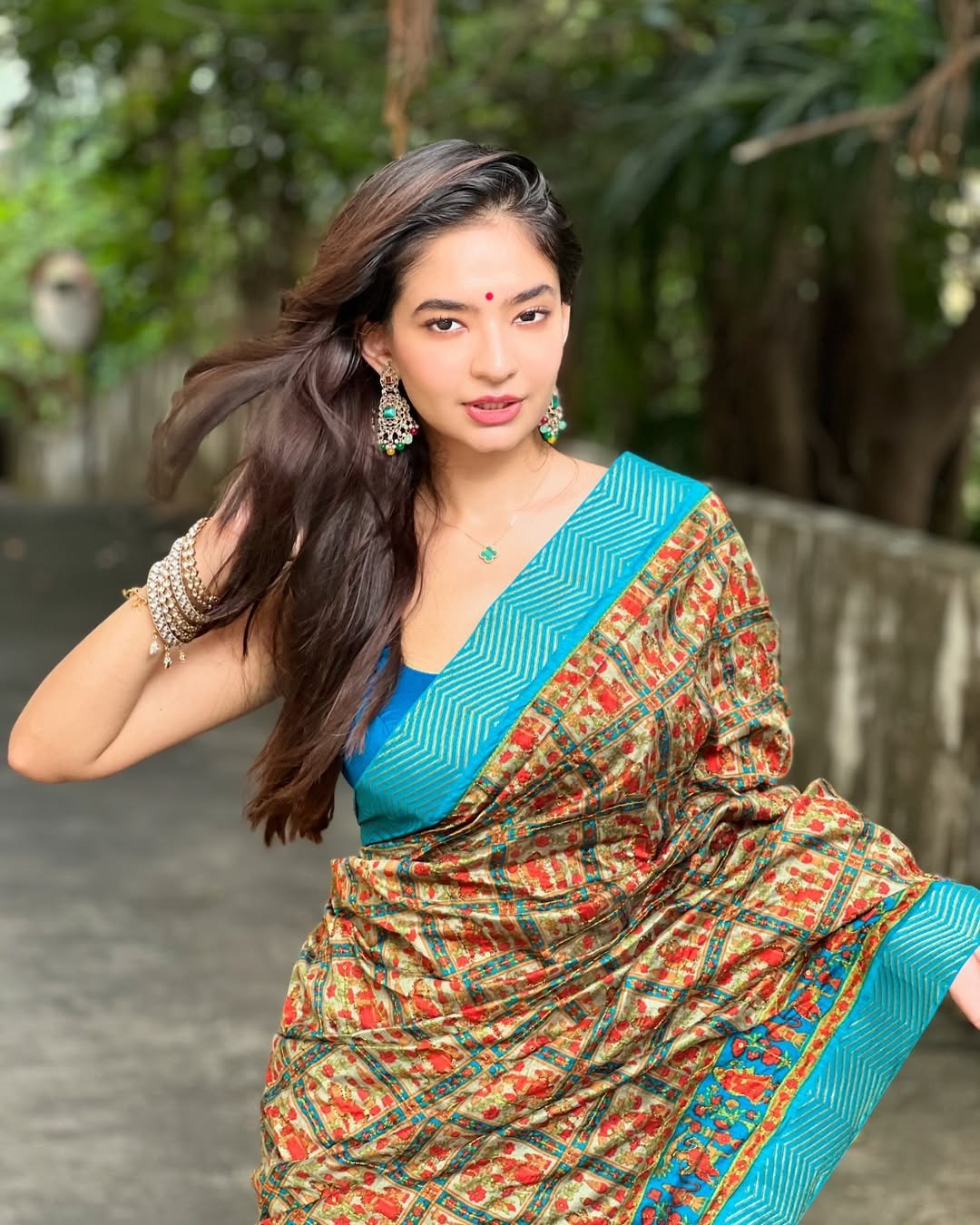 Anushka Sen Traditional Saree Beauty Outdoor Photoshoot (23)