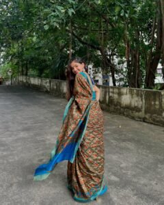Anushka Sen Traditional Saree Beauty Outdoor Photoshoot (6)