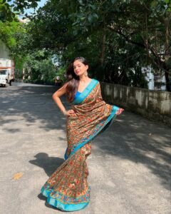 Anushka Sen Traditional Saree Beauty Outdoor Photoshoot (7)