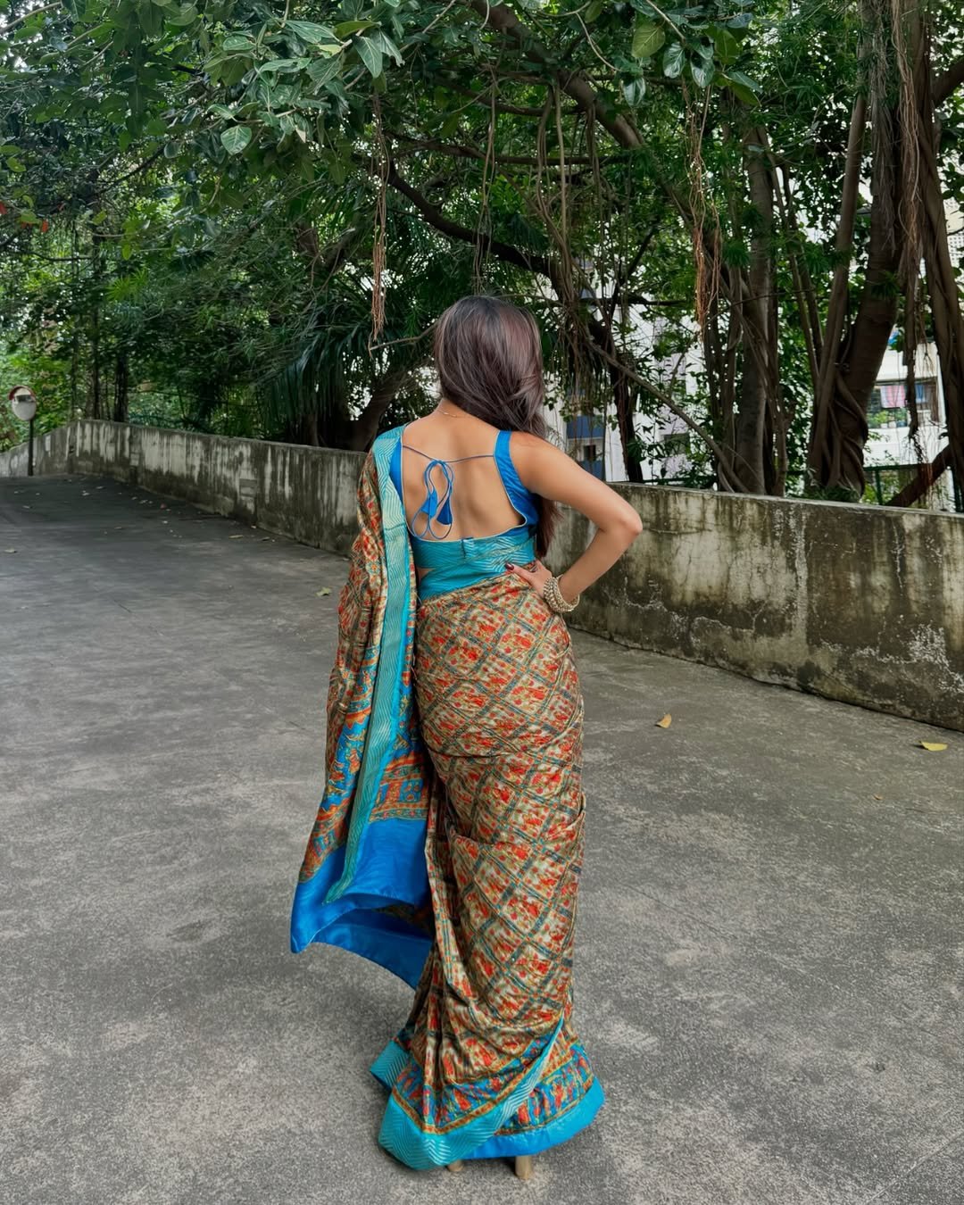 Anushka Sen Traditional Saree Beauty Outdoor Photoshoot (8)