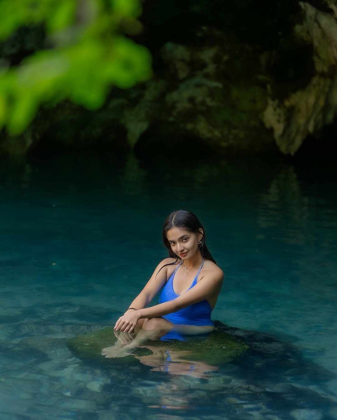 Anushka Sen Vibrant Blue Swimsuit Outdoor Shoot (4)