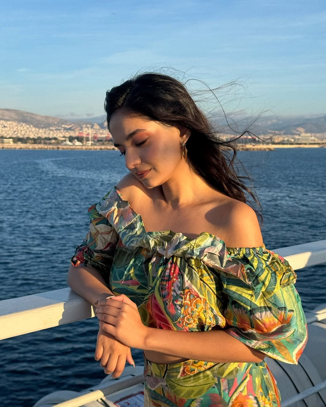 Anushka Sen Vibrant Tropical Co-Ord Set Seaside Travel Shoot (15)