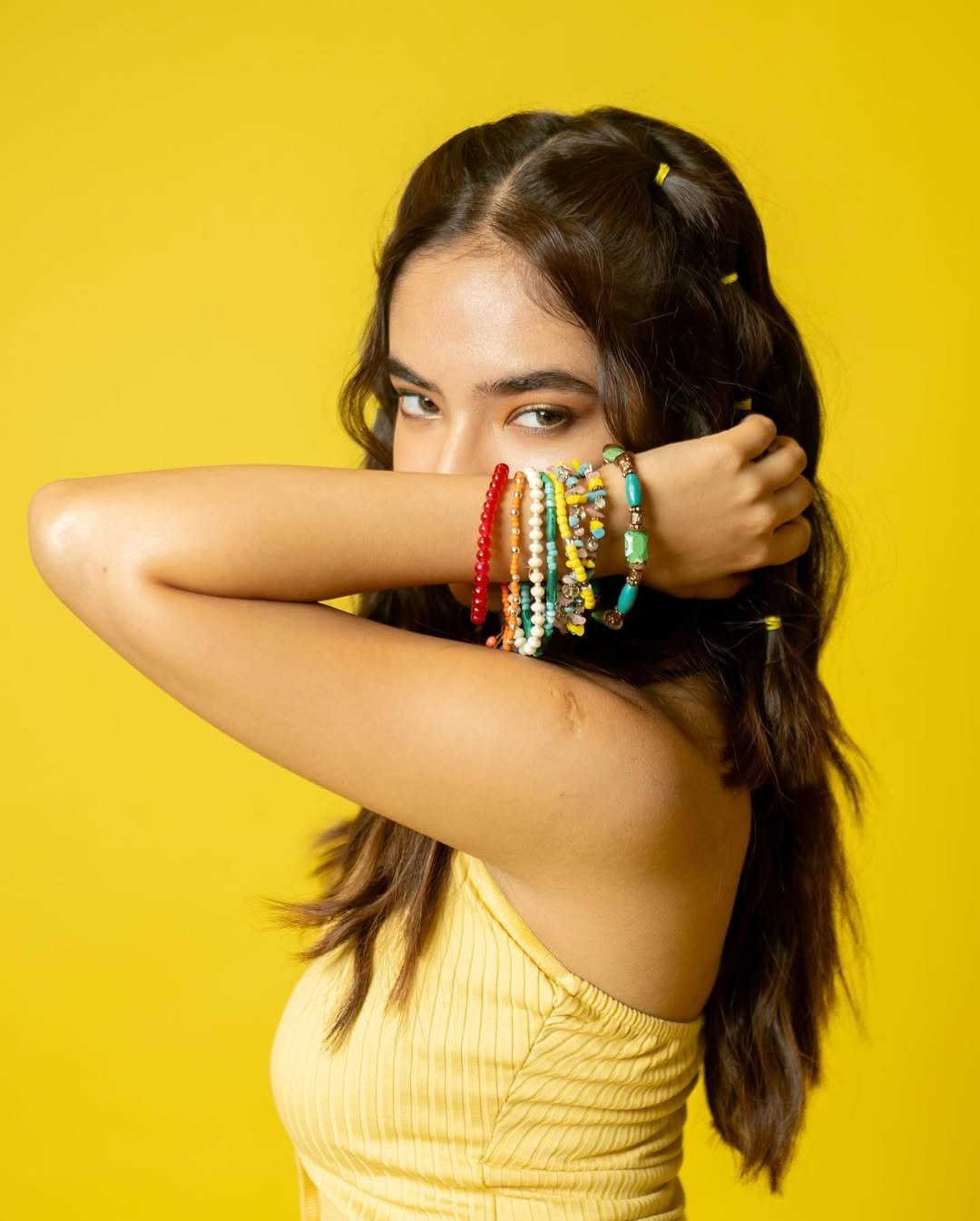 Anushka Sen Vibrant Yellow Dress & Hairstyle Photoshoot (14)