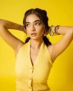 Anushka Sen Vibrant Yellow Dress & Hairstyle Photoshoot (18)