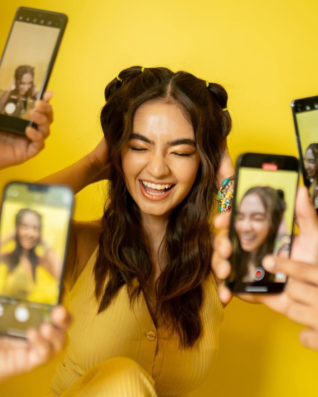 Anushka Sen Vibrant Yellow Dress & Hairstyle Photoshoot (23)