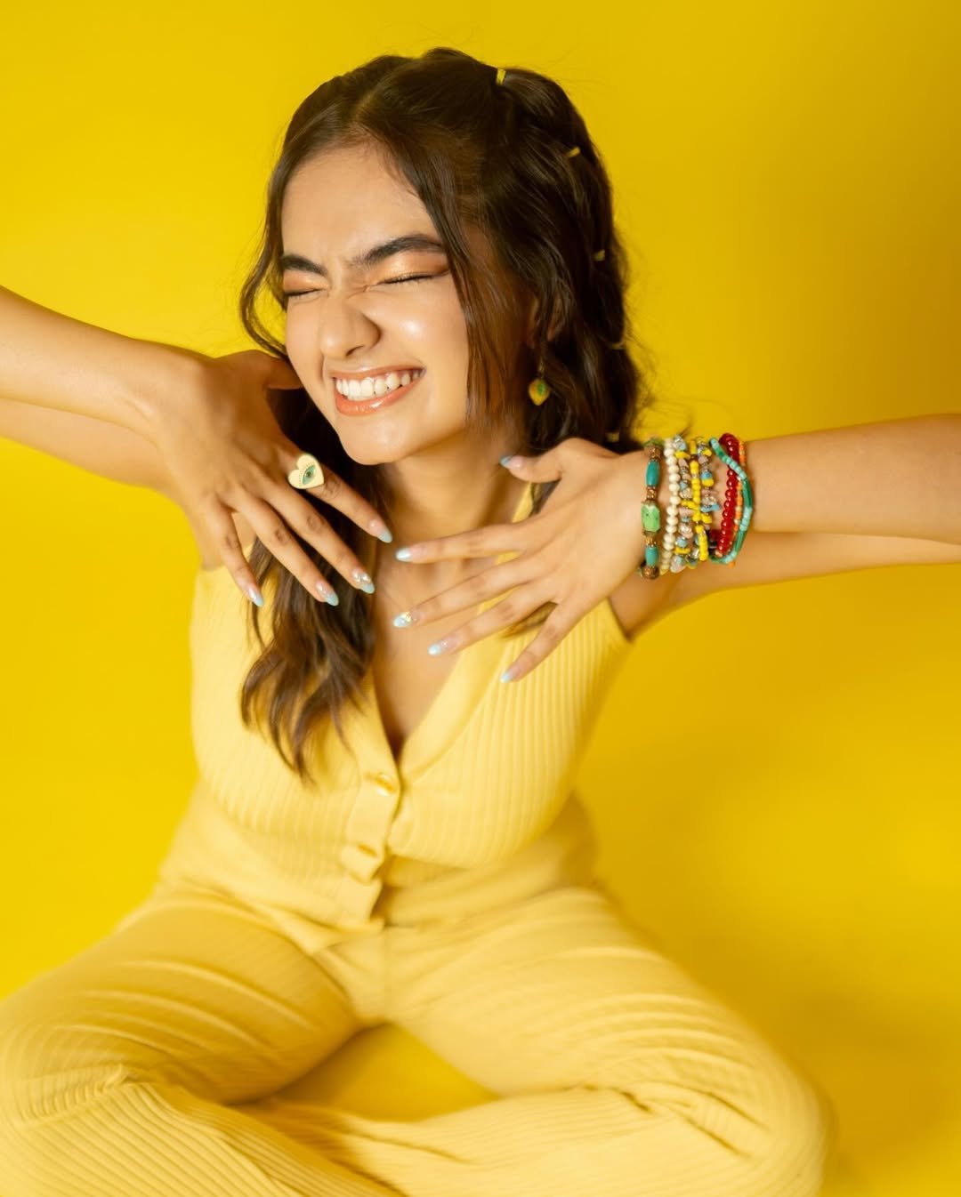 Anushka Sen Vibrant Yellow Dress & Hairstyle Photoshoot (24)