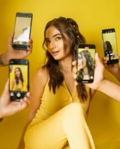 Anushka Sen Vibrant Yellow Dress & Hairstyle Photoshoot (7)