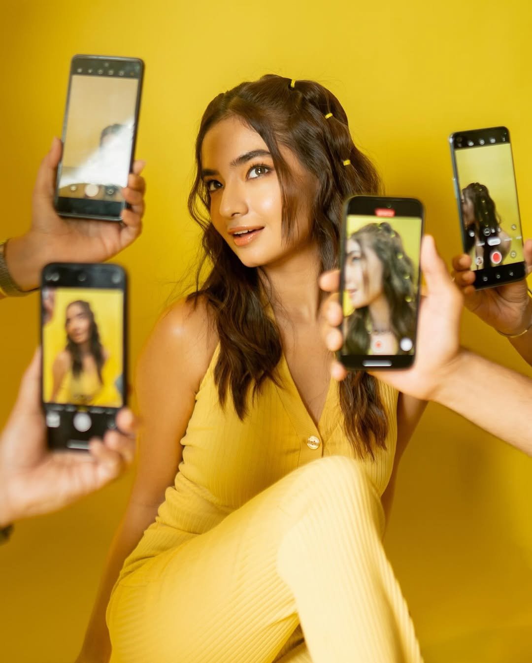 Anushka Sen Vibrant Yellow Dress & Hairstyle Photoshoot (7)