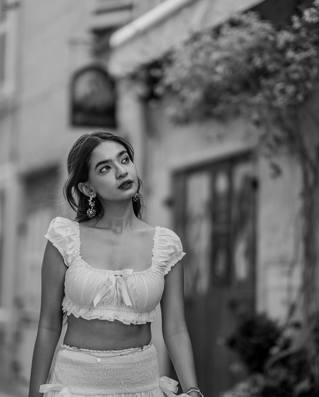 Anushka Sen White Ruffle Co-Ord – Dreamy Beachside Summer Style (14)