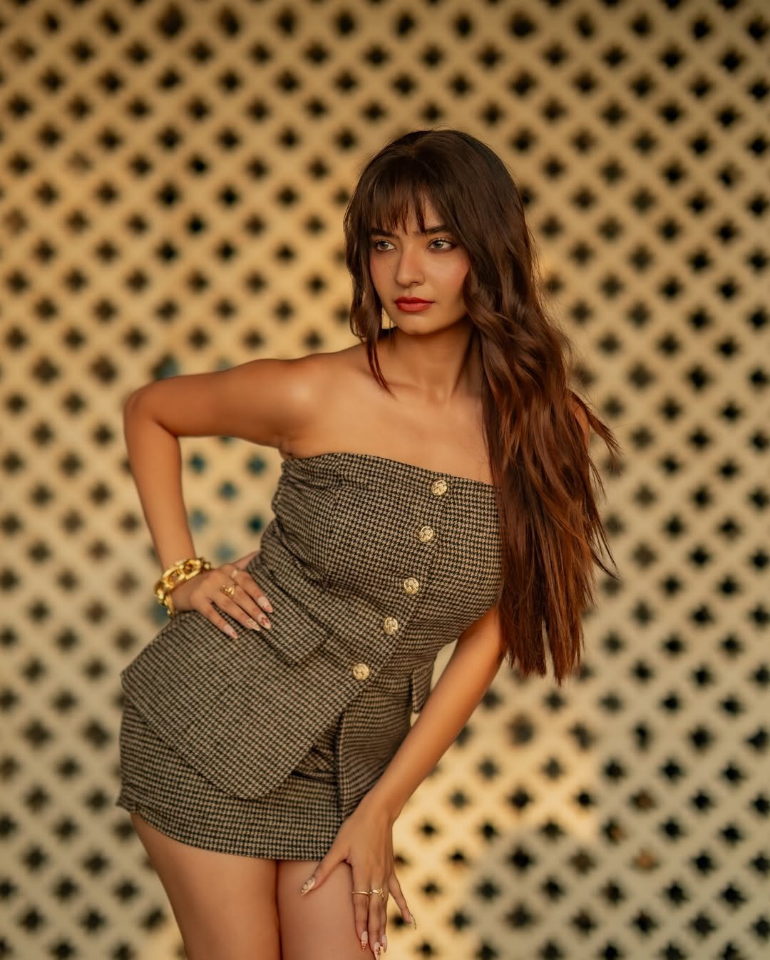 Anushka Sen in Stylish Strapless Dress Latest Trendy Photos (10)