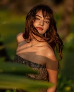 Anushka Sen in Stylish Strapless Dress Latest Trendy Photos (11)