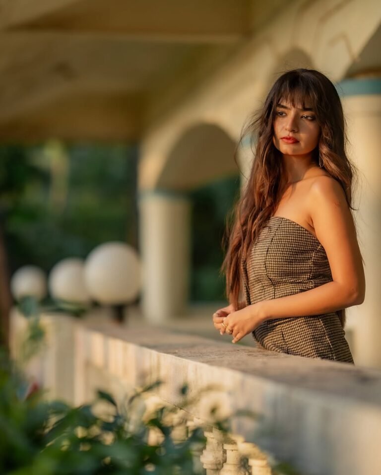 Anushka Sen in Stylish Strapless Dress Latest Trendy Photos (6)