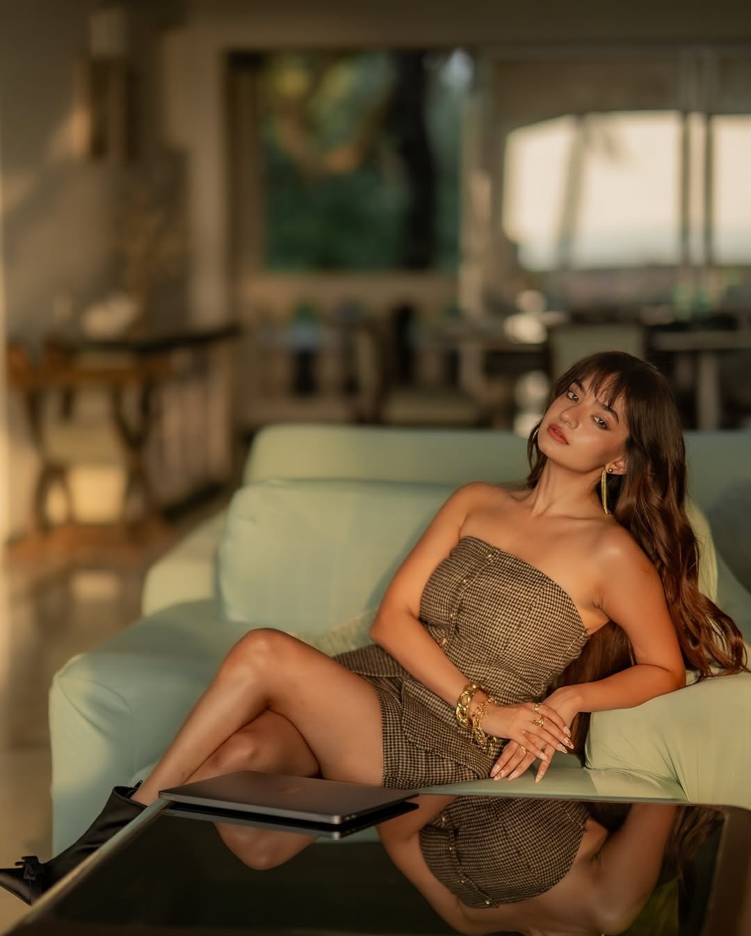 Anushka Sen in Stylish Strapless Dress Latest Trendy Photos (7)