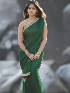 Anushka Shetty Striking Navel Show in Green Saree (7)