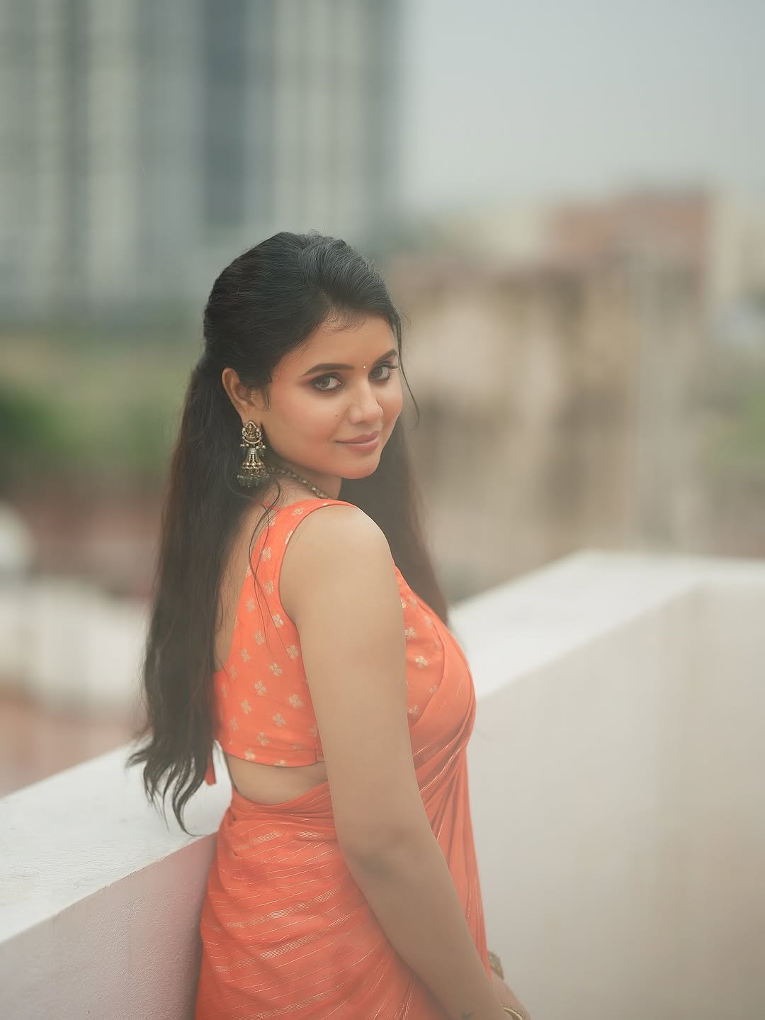 Arul Jyothi Beautiful in Vibrant Orange Saree with Traditional Jewelry (2)