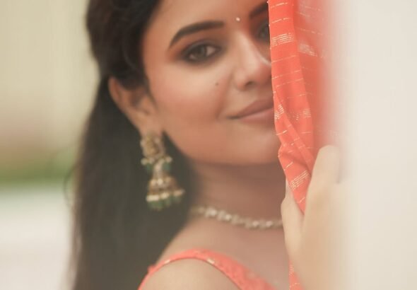 Arul Jyothi Beautiful in Vibrant Orange Saree with Traditional Jewelry (3)