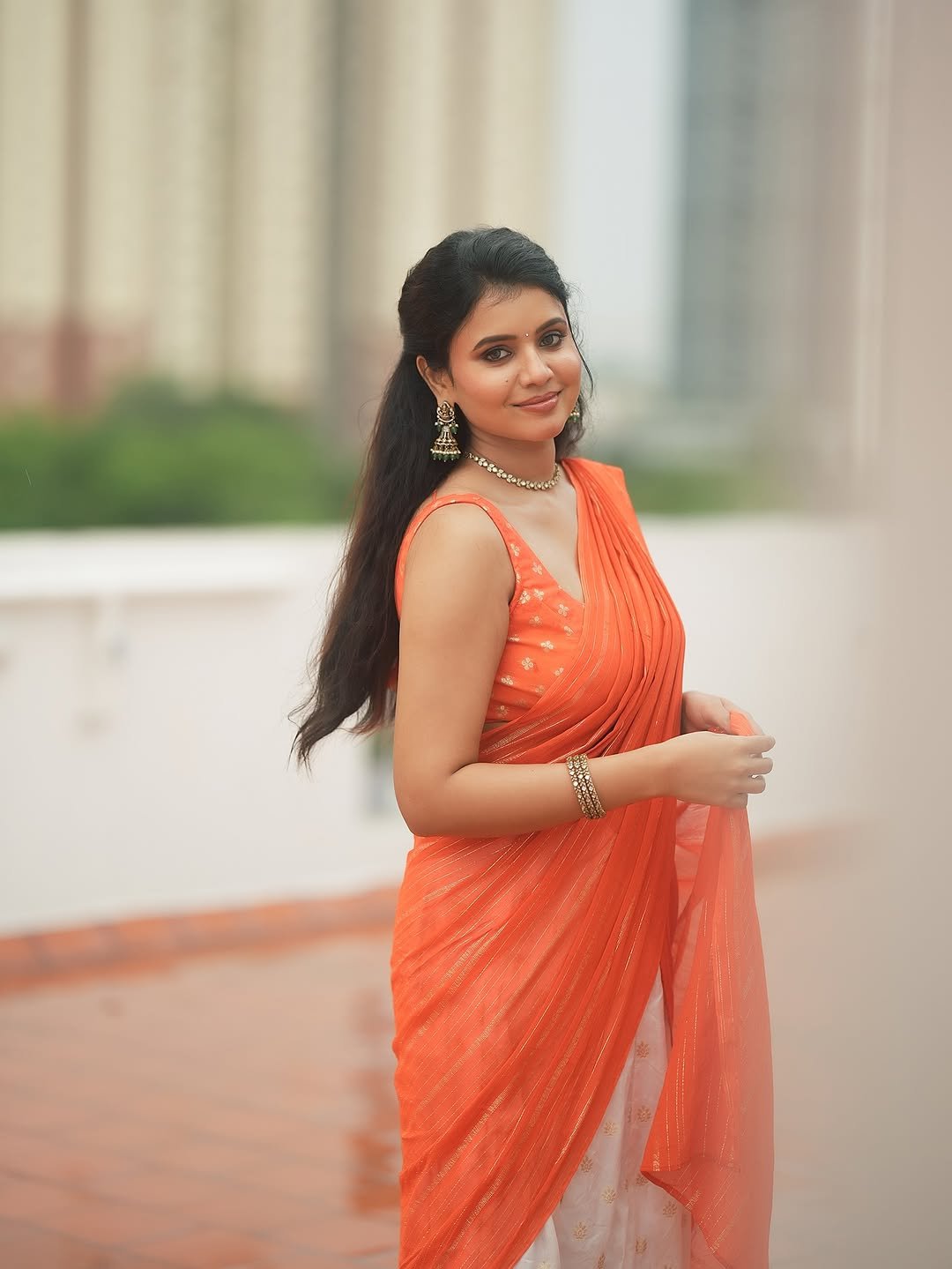 Arul Jyothi Beautiful in Vibrant Orange Saree with Traditional Jewelry (5)